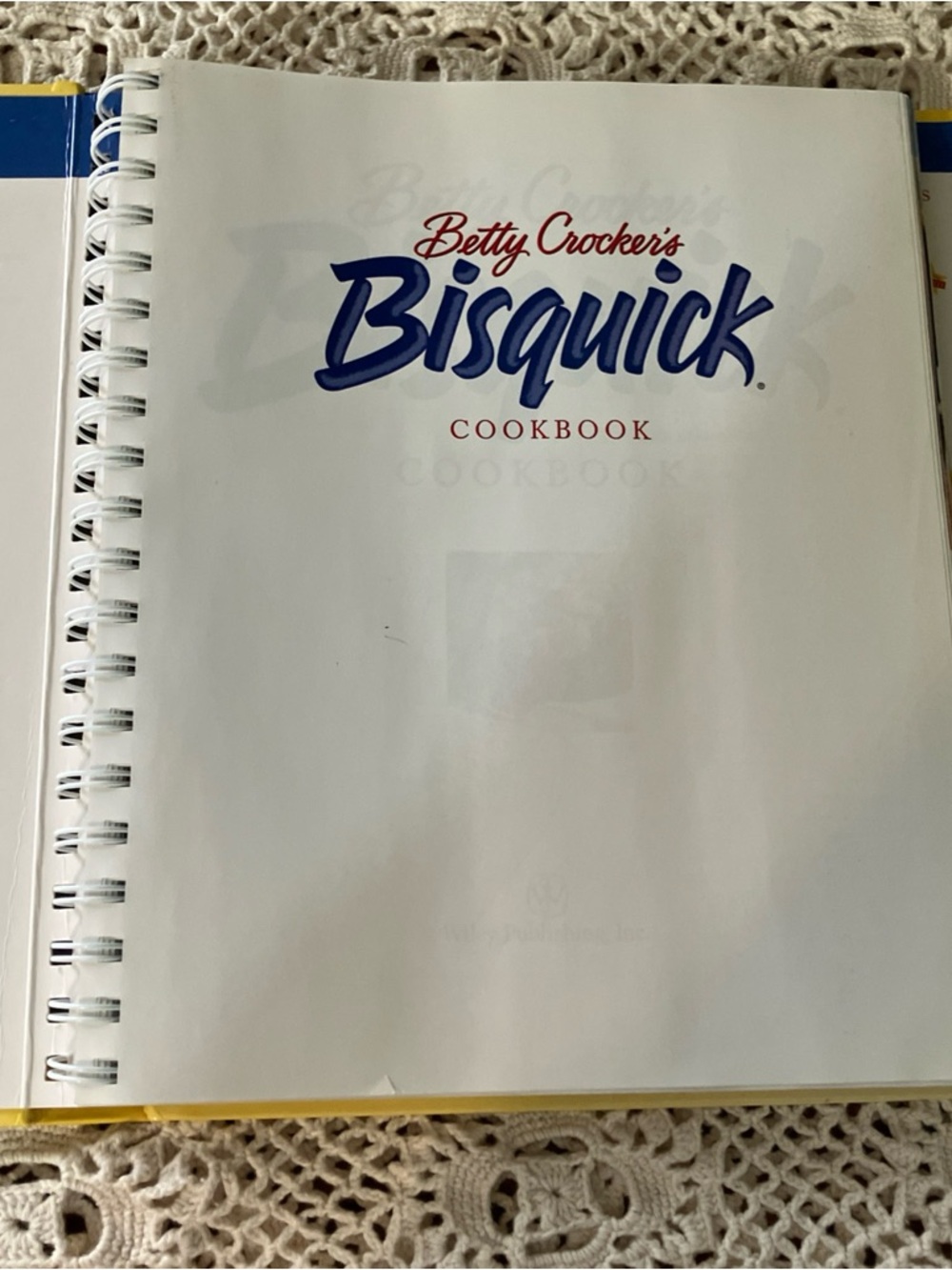 2000 Betty Crocker’s Bisquick Cookbook Recipes Cooking - Picture 5 of 7